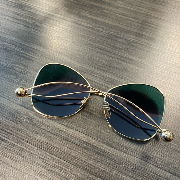 Gold and Green Sunglasses - Picture 4 of 4